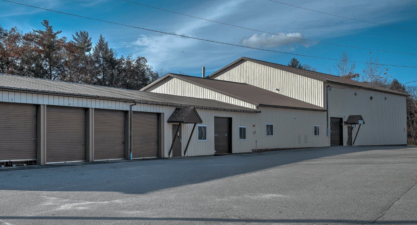 Multi-tenant small bay industrial building with roll-up doors